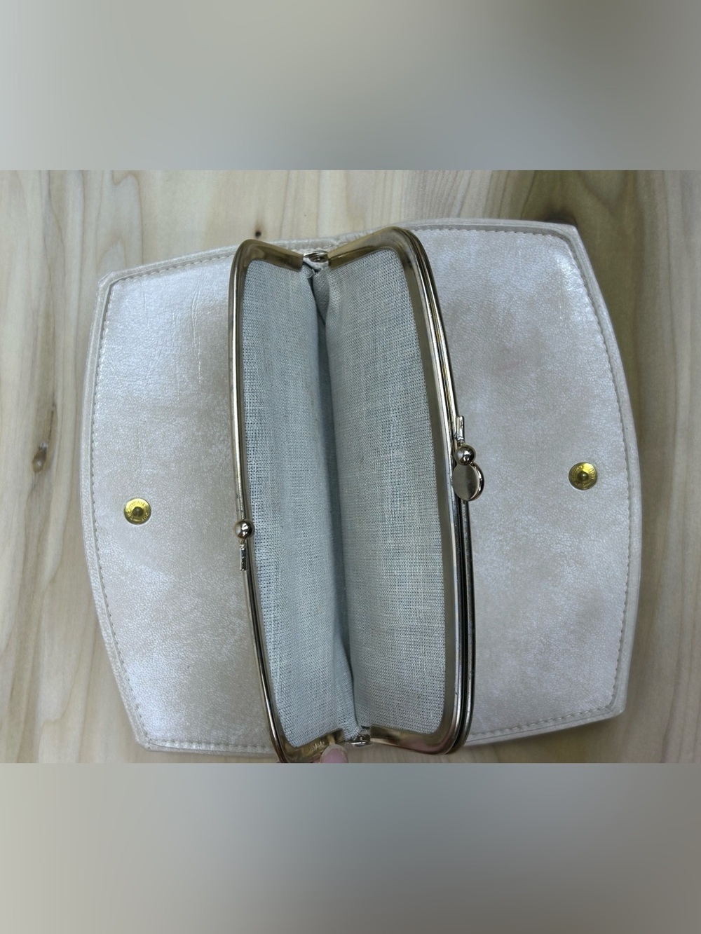 Vintage Cream Embroidered Clutch - Kiss Clasp - Picture 6 of 7